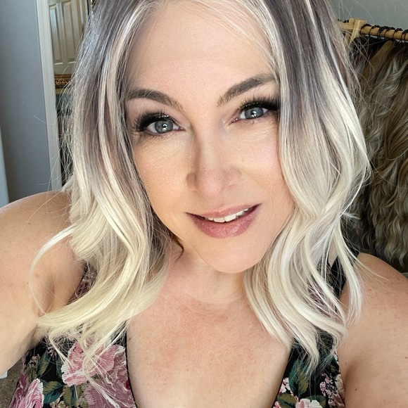CSC Kelley Iced Taupe Wig NWT Petite Cap - Picture 1 of 8